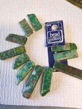 ✨R56 Bead Gallery Green Dyed Imperial Jasper Spikes Bead Strand